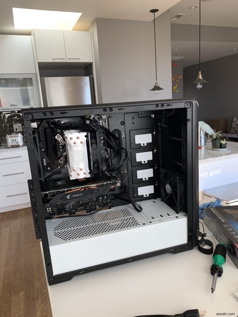 Xây dựng một chiếc PC chơi game Fortnite trị giá 1.001 USD với đứa con 12 tuổi của tôi:Hướng dẫn tự làm từng bước 