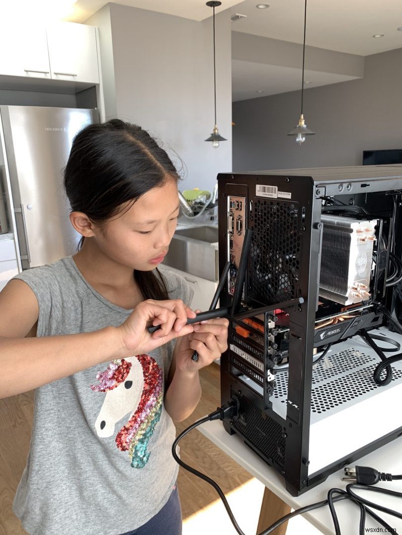 Xây dựng một chiếc PC chơi game Fortnite trị giá 1.001 USD với đứa con 12 tuổi của tôi:Hướng dẫn tự làm từng bước 