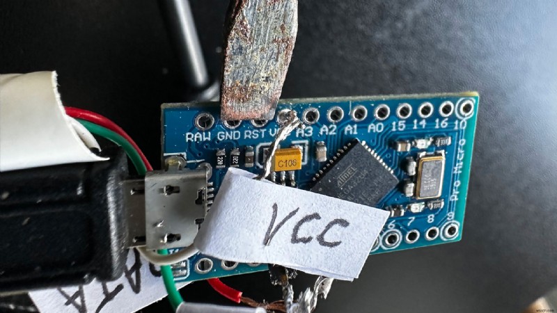 Cách tôi xây dựng Bộ chuyển đổi ADB‑to‑USB có thể định cấu hình để hồi sinh Bàn phím Apple 1990 trên Windows 