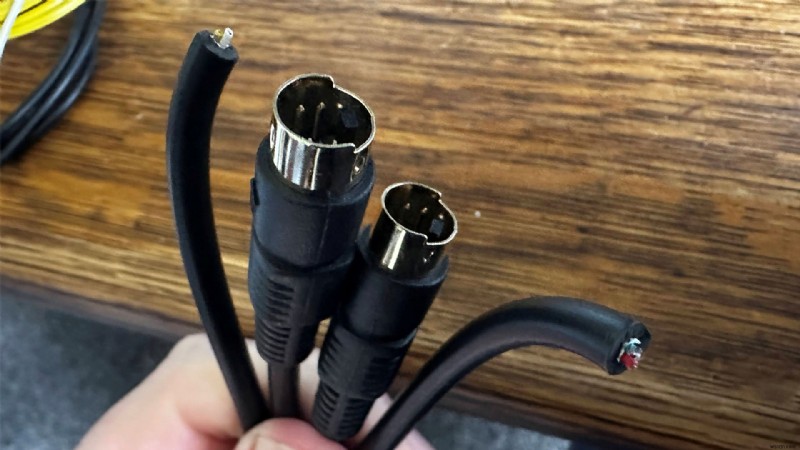 Cách tôi xây dựng Bộ chuyển đổi ADB‑to‑USB có thể định cấu hình để hồi sinh Bàn phím Apple 1990 trên Windows 