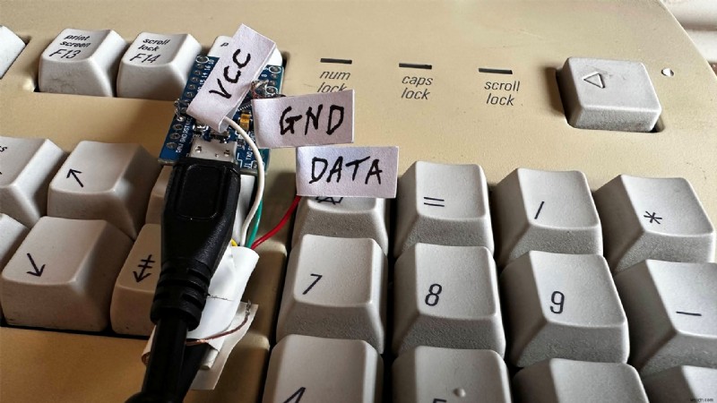 Cách tôi xây dựng Bộ chuyển đổi ADB‑to‑USB có thể định cấu hình để hồi sinh Bàn phím Apple 1990 trên Windows 